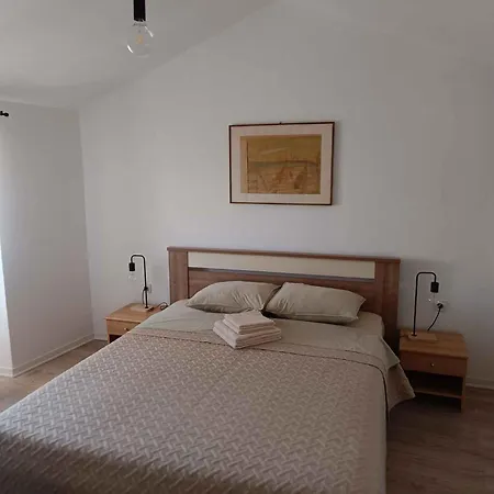 In 15209 بيت للعطل *