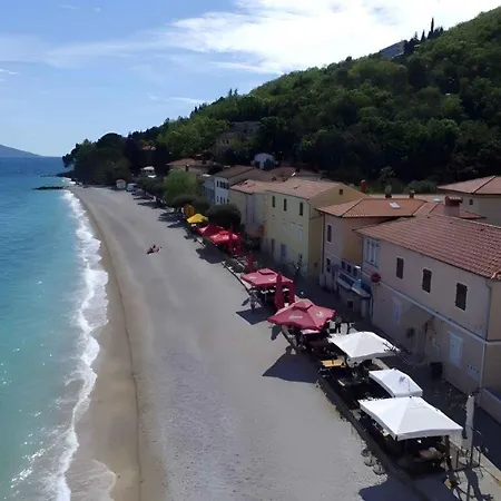 In 15209 بيت للعطل